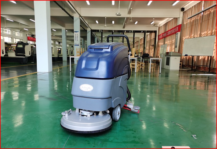 南通理工學(xué)院選用我公司JYD55-510洗地機(jī)清洗機(jī)械加工車間