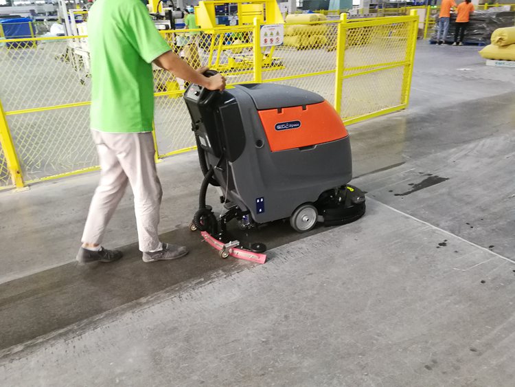 FS20全自動洗地機