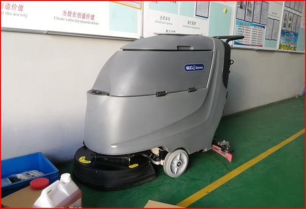 洗地機在制造業生產中發揮著重要作用