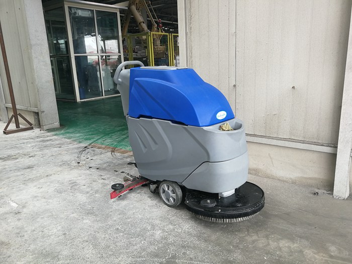 豪順物流倉庫使用潔優(yōu)德D510S洗地機(jī)